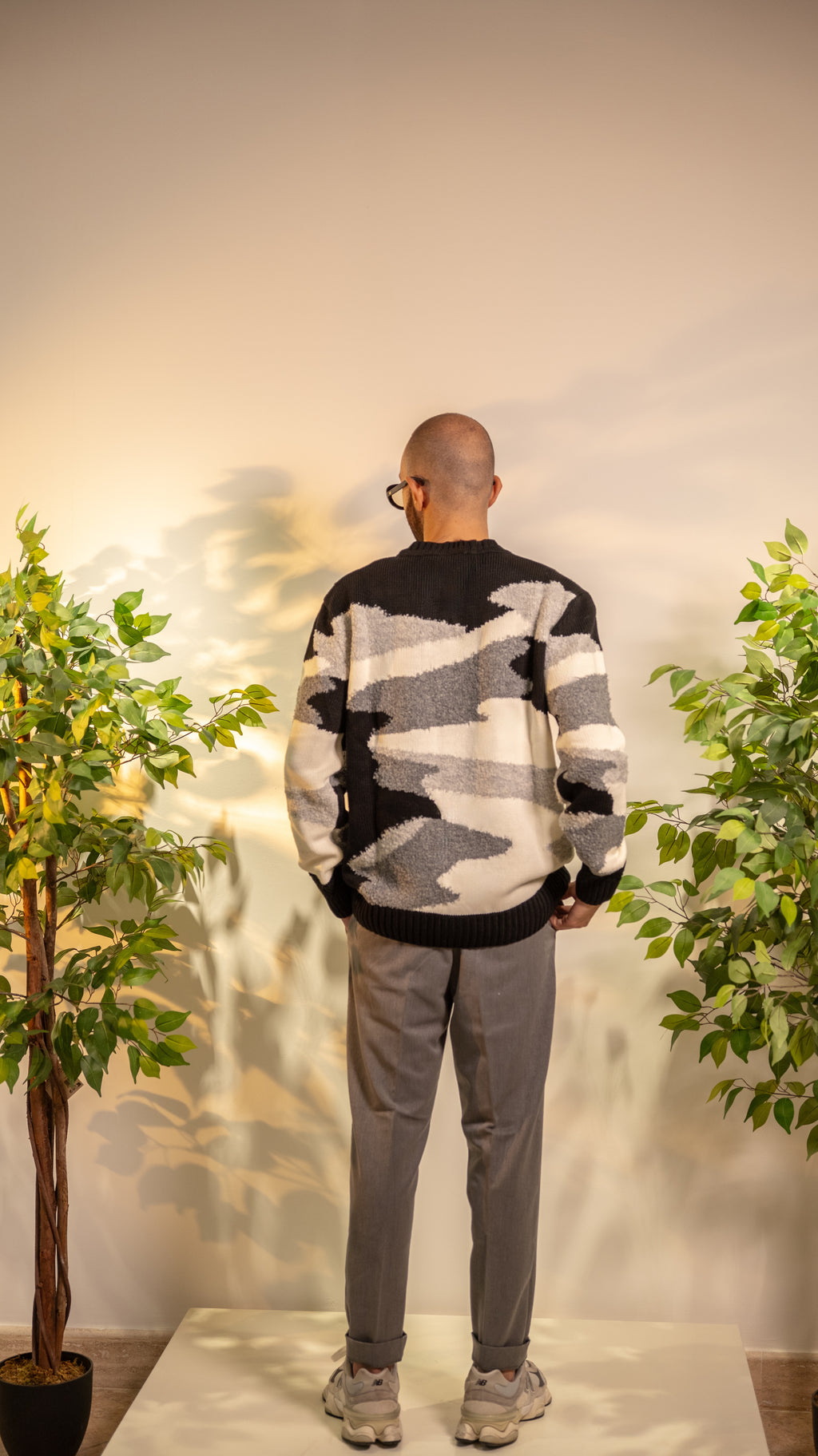 MAGLIONE CON STAMPA ASTRATTA A MANICHE LUNGHE